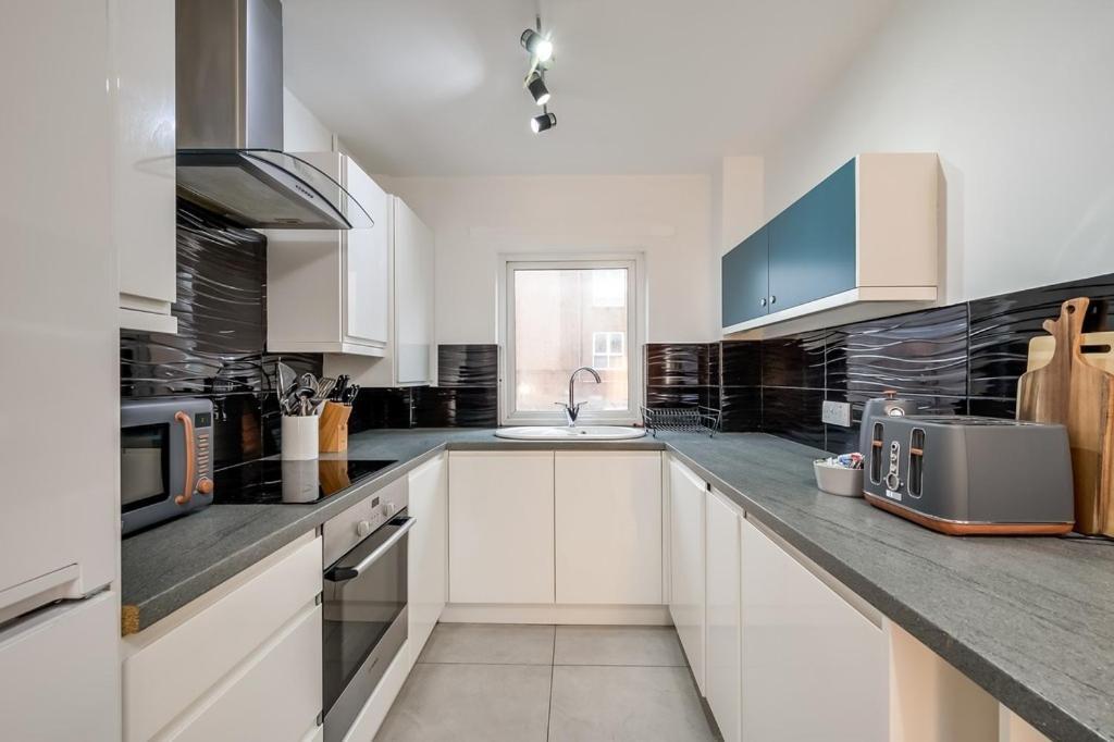 Central Belfast Apartments, Salisbury Экстерьер фото