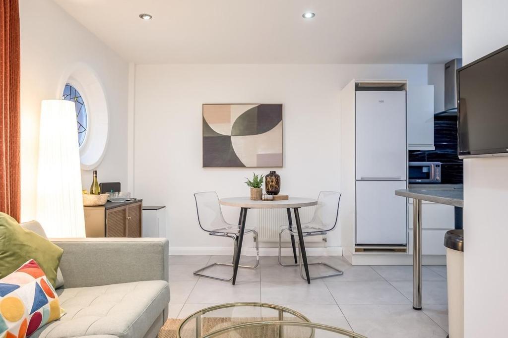 Central Belfast Apartments, Salisbury Экстерьер фото